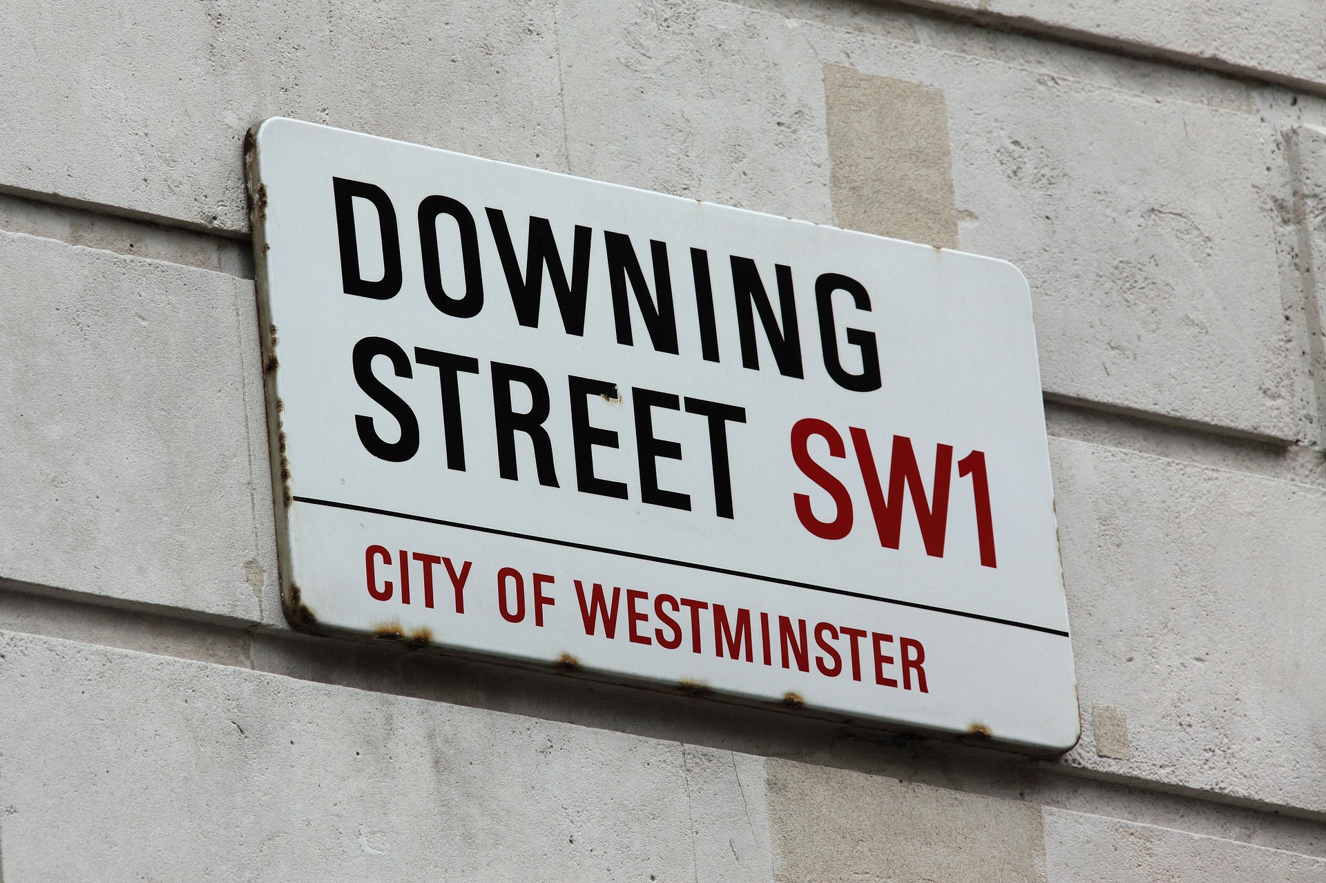 image of Downing Street sign in London